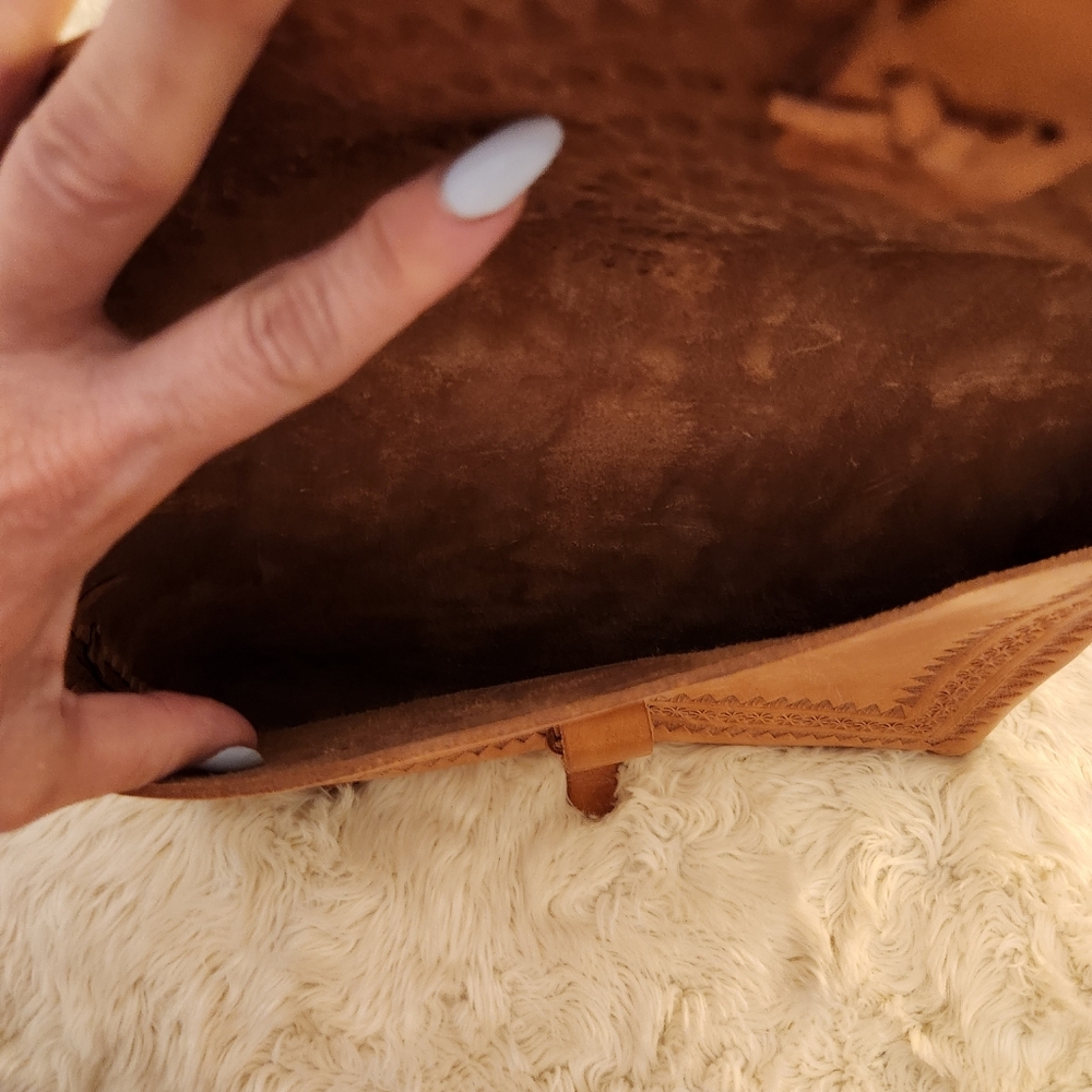 Handmade Leather Crossbody Shoulder Bag - Picture 10 of 14